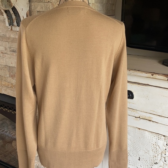 Victor Alfaro 100% wool tan classic v-neck sweater buttons at wrist - Picture 8 of 15